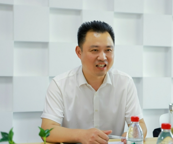 黄冈国度高新区管委会俞春明主任调研918博天堂，为发展鼓劲?